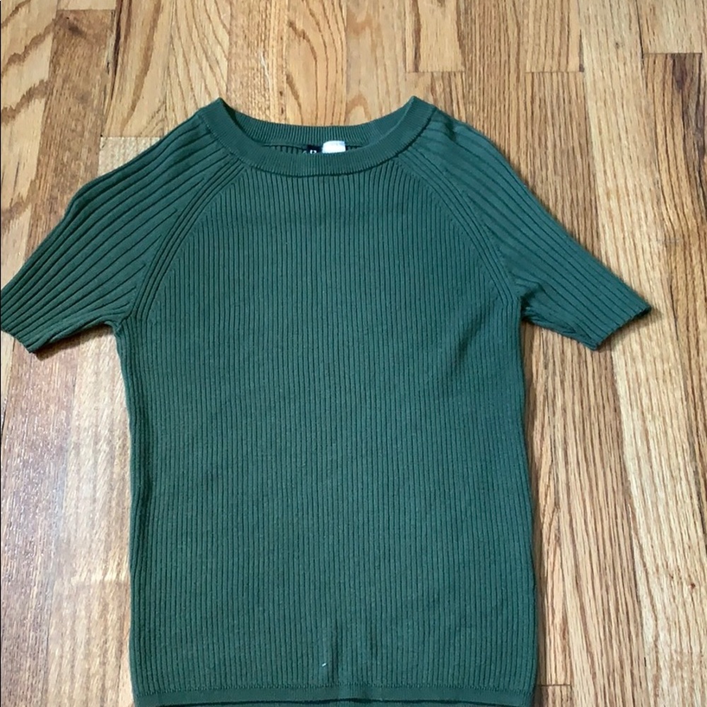 tight green tee shirt